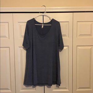 ••• LuLaRoe Perfect T 2XL •••